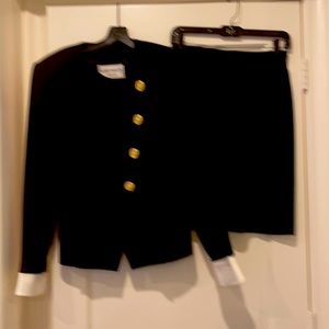 Albert Nipon Suit - size 40